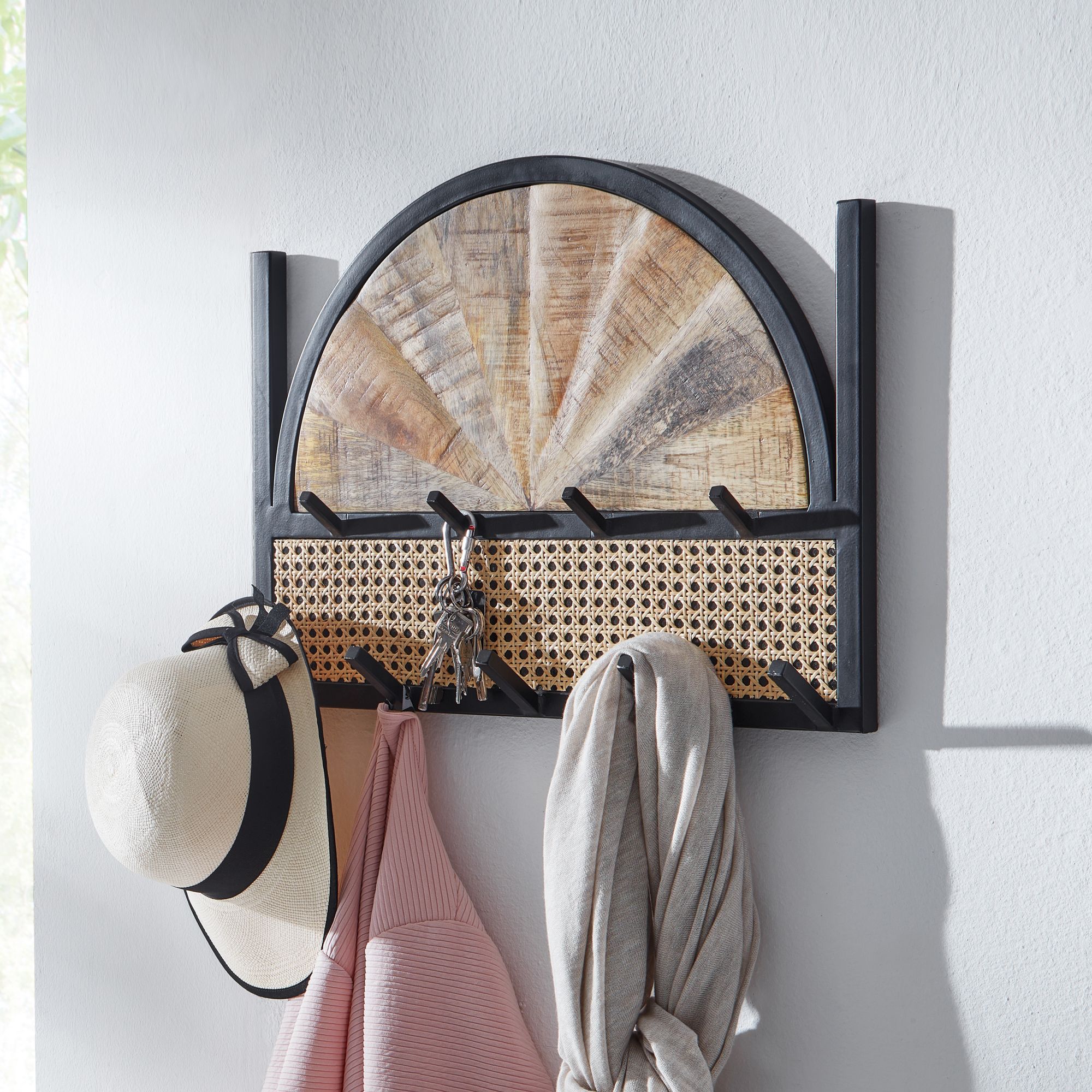 Porte-manteau mural en bois massif de manguier et rotin | Brun & Noir | 53x40x7,5 cm Porte-manteau mural en bois massif de manguier et rotin | Brun & Noir | 53x40x7,5 cm