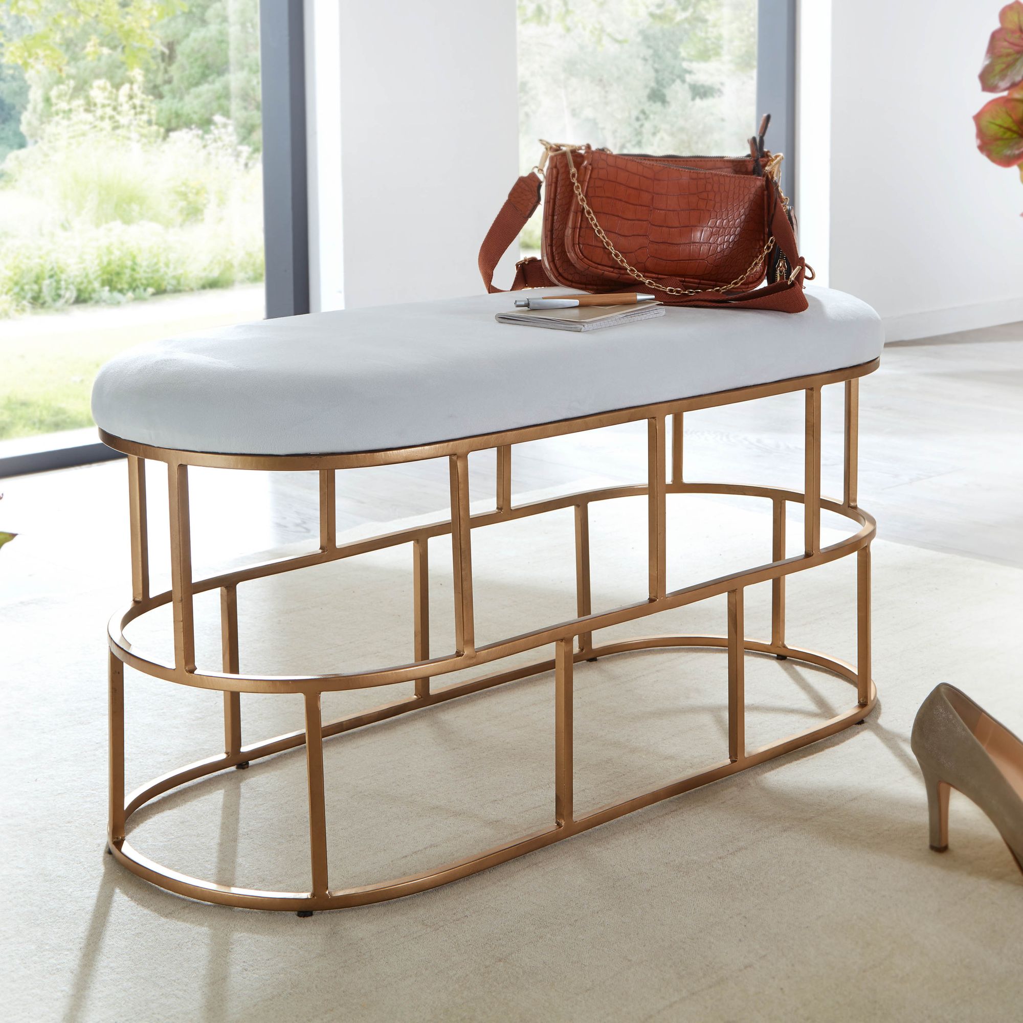 Banc en velours blanc et doré | 90x46x38 cm | Banquette d'entrée avec structure métallique Banc en velours blanc et doré | 90x46x38 cm | Banquette d'entrée avec structure métallique
